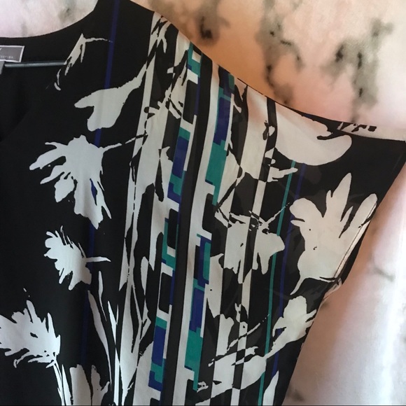 2/$45 JM Collection Digital Flower Asymmetrical - Picture 5 of 7